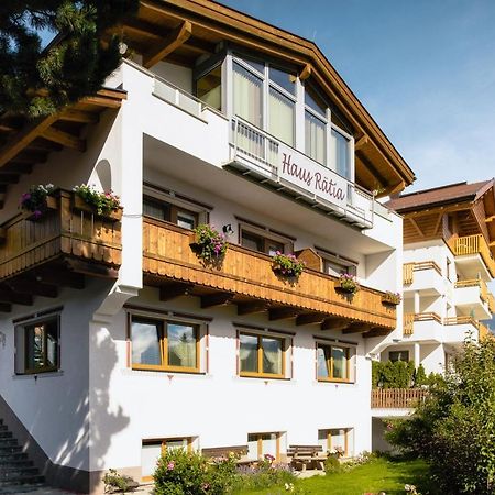 ザーファウスHaus Raetiaアパートメント エクステリア 写真