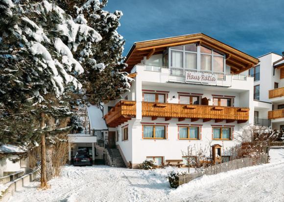 ザーファウスHaus Raetiaアパートメント エクステリア 写真